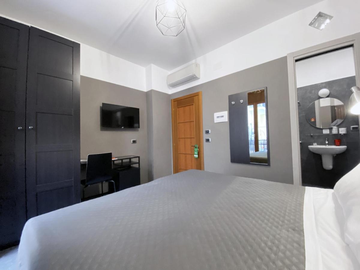 Piazza Carita Hotel Napels Buitenkant foto